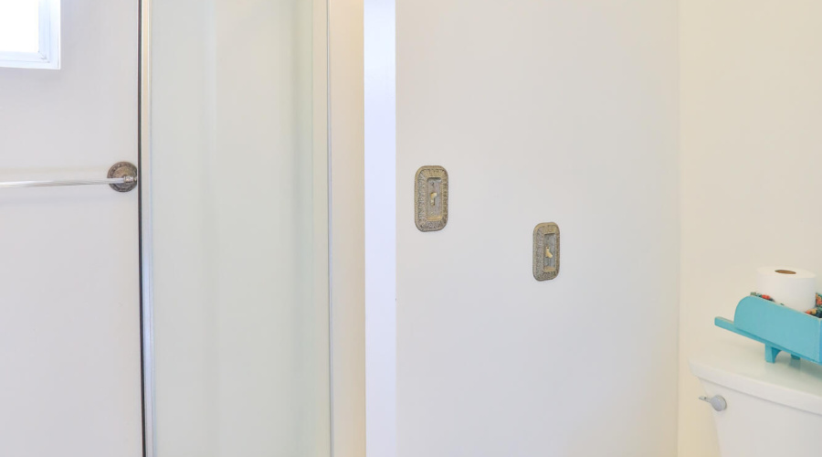 UpstairsBathroom (5)