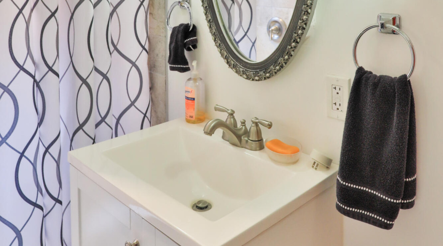 DownstairsBathroom (1)
