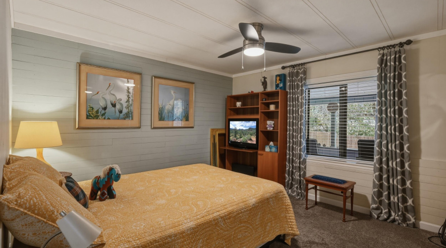 Guest bedroom