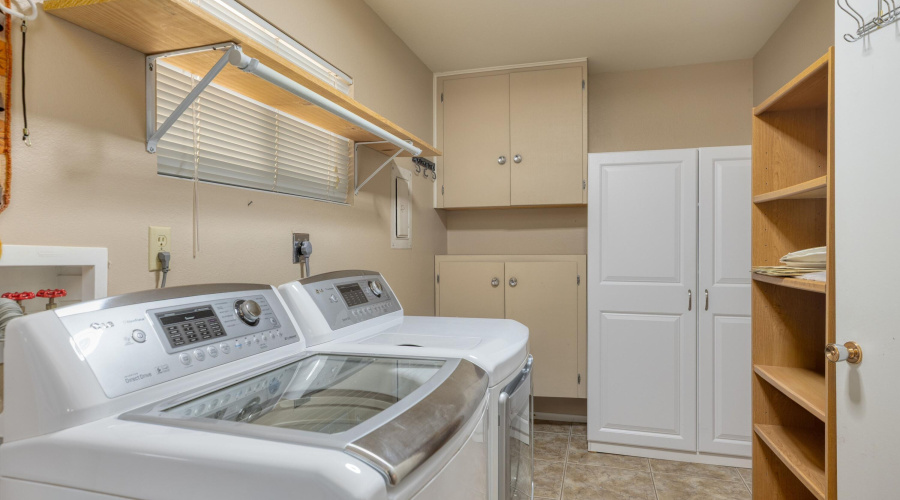HUGE LAUNDRY ROOM