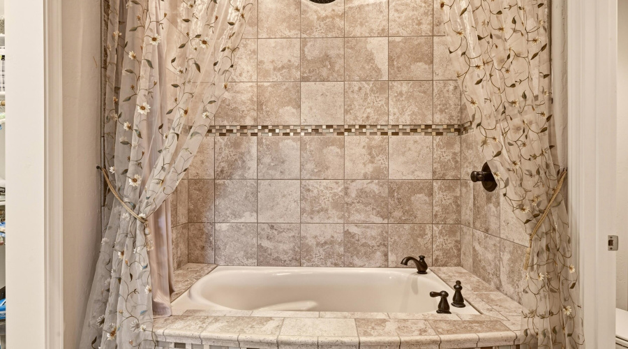 2nd Master Bathroom Downstair - Tub