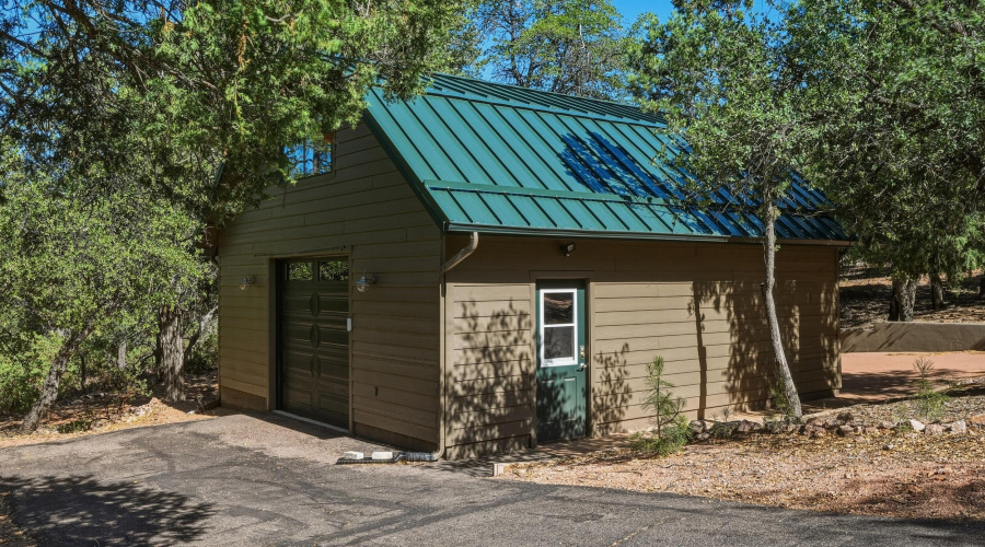Detached 2 car garage