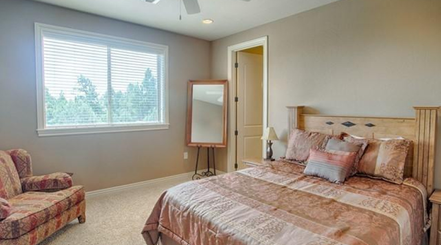Fifth Bedroom Suite
