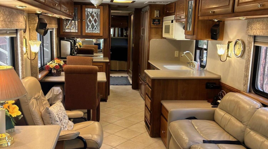 RV LIVING ROOM
