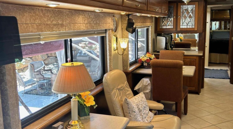 RV LIVING ROOM