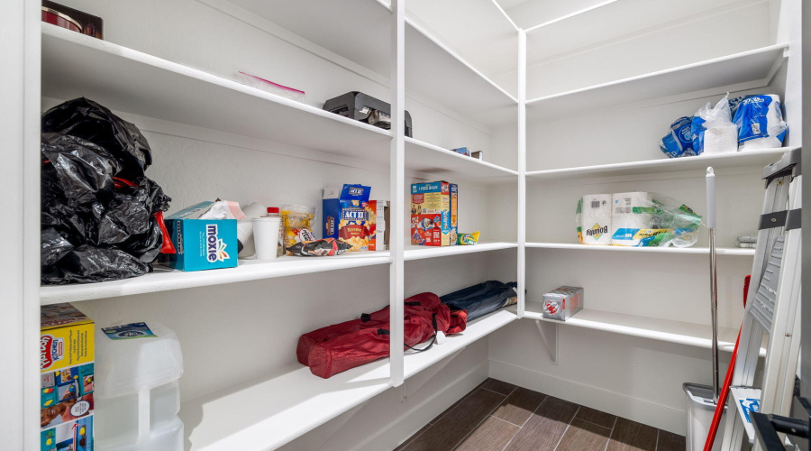 Walk-in Pantry