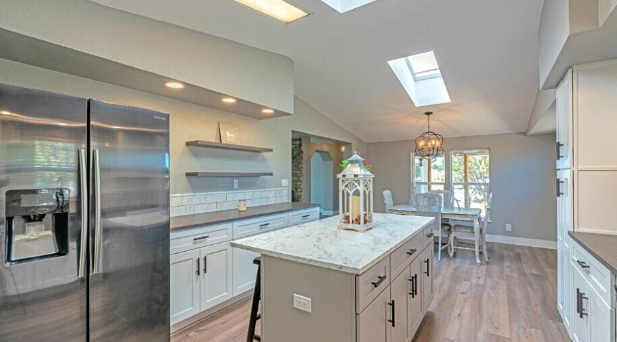Kitchen & Dining Area