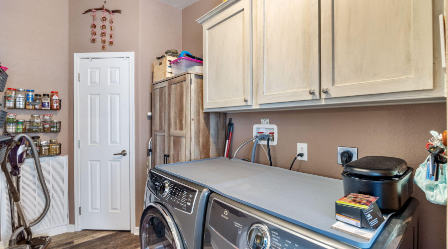 Laundry area & pantry