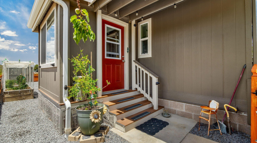 Door to mudroom/sunroom