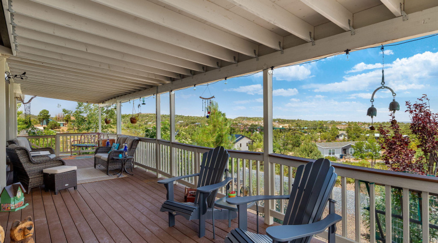 Large covered deck with amazing views