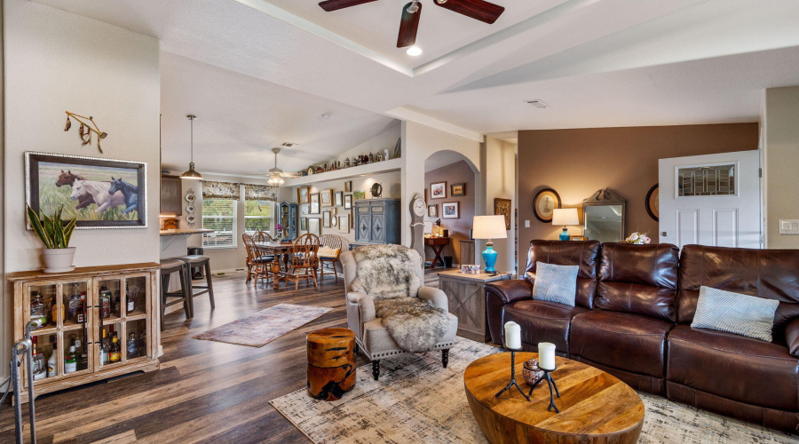 Spacious living room