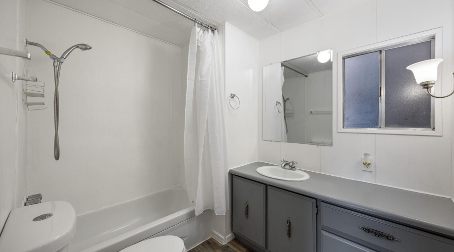 Full Bathroom