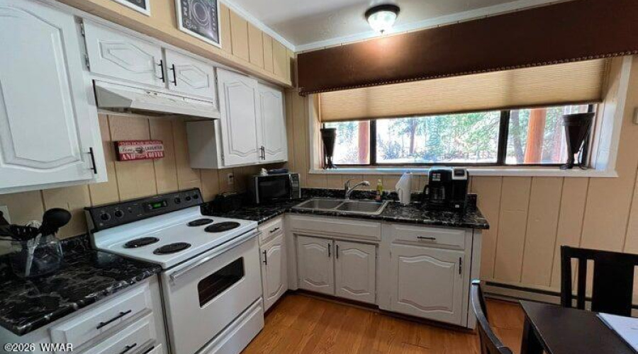 CABIN 80 KITCHEN