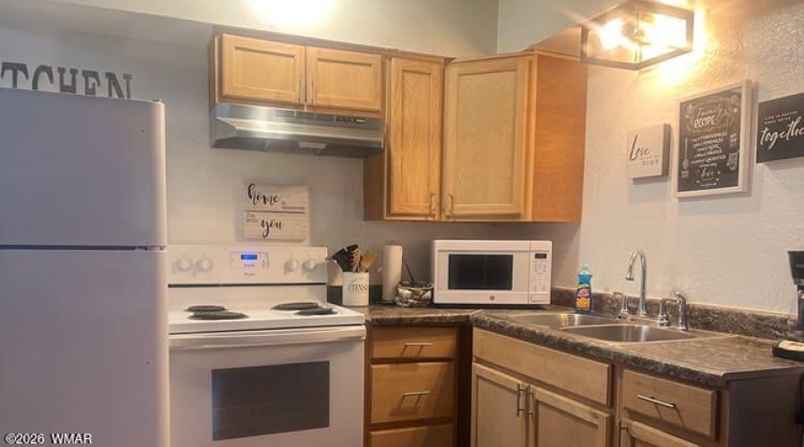 CABIN 81 KITCHEN