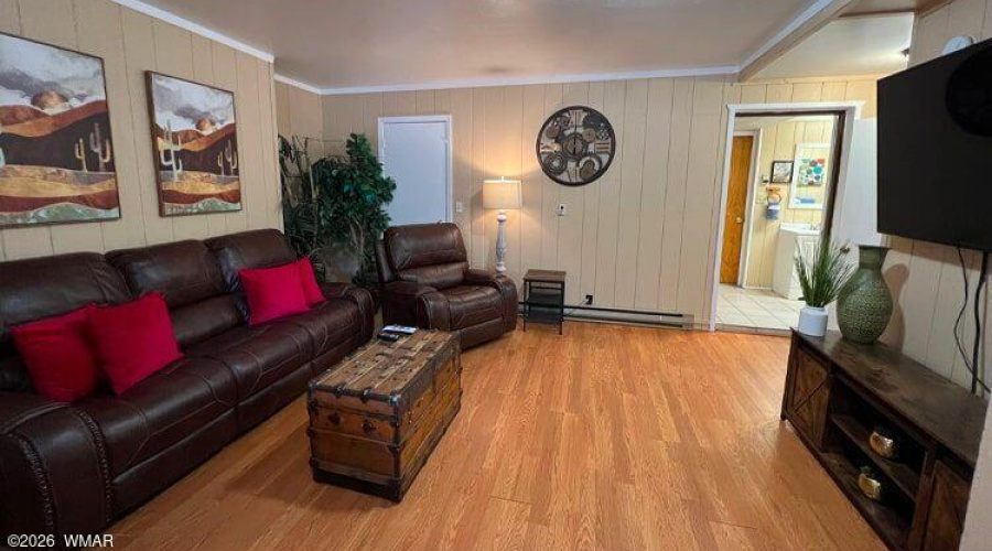 CABIN 80 LIVING RM