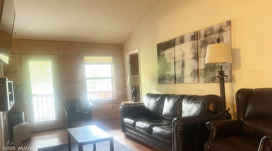 CABIN 81 LIVING RM