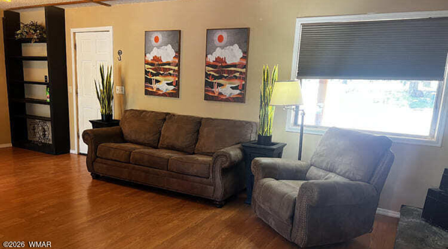 CABIN 82 LIVING RM 1